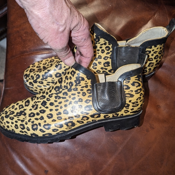 Cheetah boutique rain boots size large - Picture 2 of 10